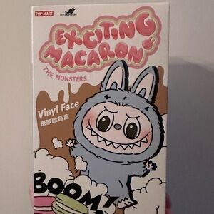 Exciting Macarons Vinyl Face - “soy milk” LABABU NIB